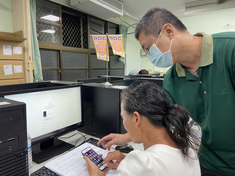 手機驗證google帳戶確保帳戶安全性，線上軟體使用的同時也要保護好自己的帳戶。