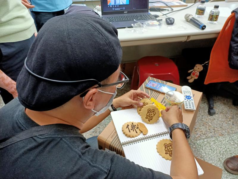 以學員雷雕作品來練習拍攝