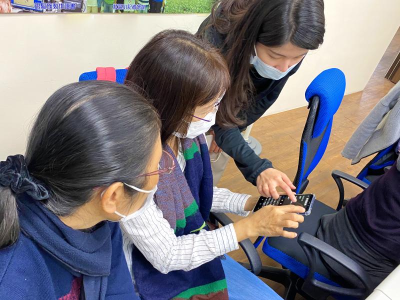 課程中輔導員協助學員排解難疑