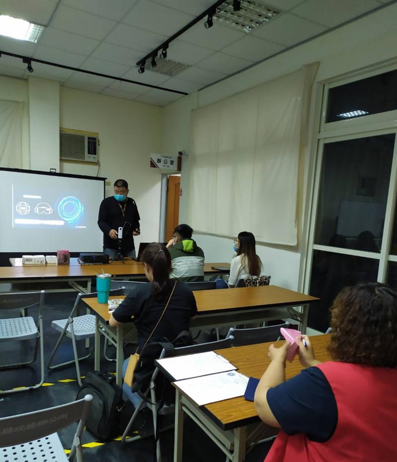 講師說明360度環景攝影的功能及拍攝方法