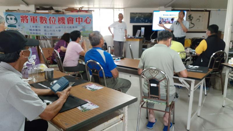 教阿伯阿媽們拍照技巧