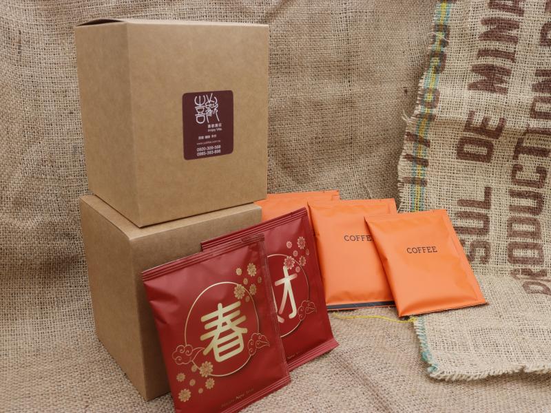 學員現場學習如何用手機拍攝照片