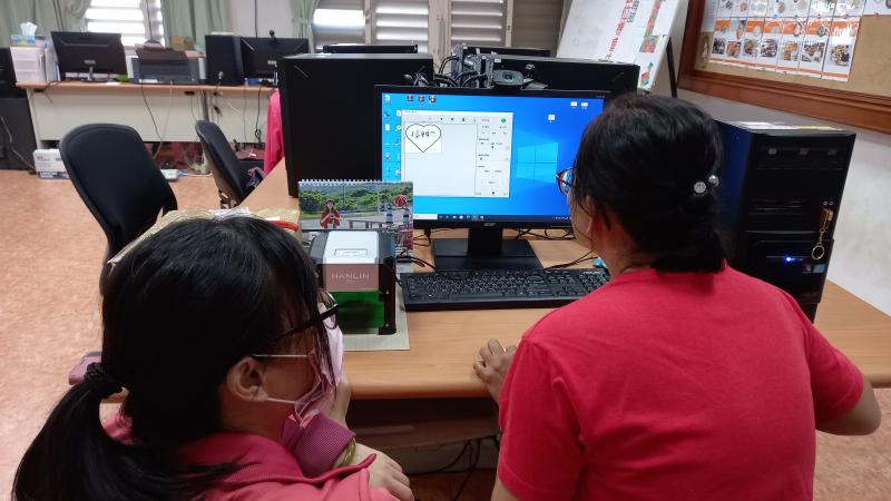 學員學習操作雷脽機