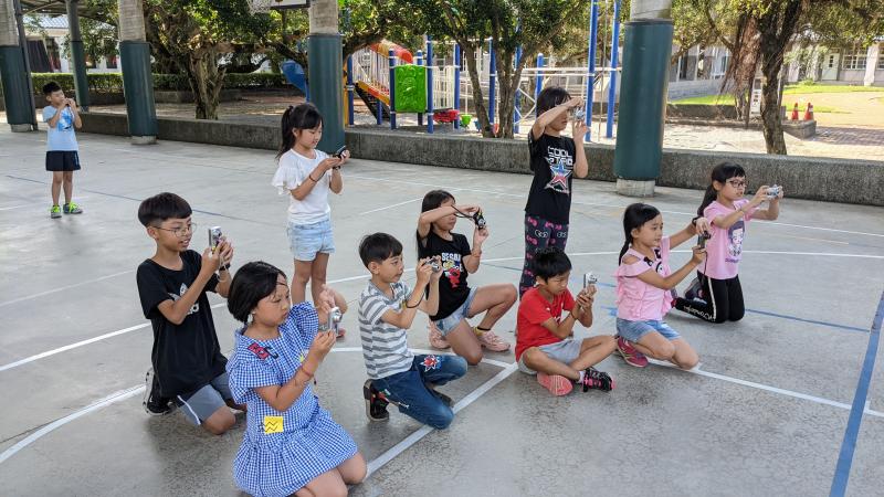 小學員實際操作相機拍攝