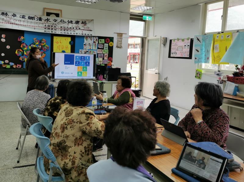 利用YouTube 連結介紹健康存摺的功能項目，成為管理健康的好幫手。