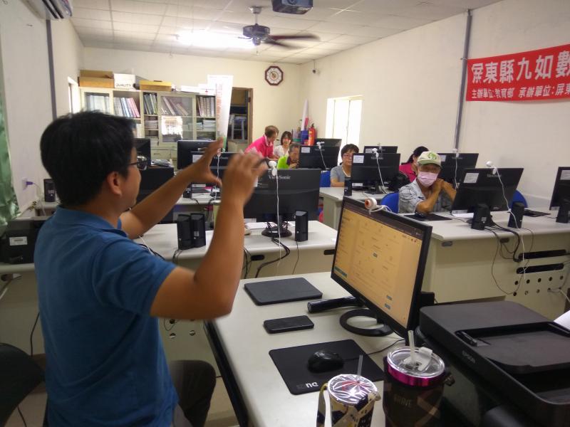 老師先介紹網路上有那些社群軟體