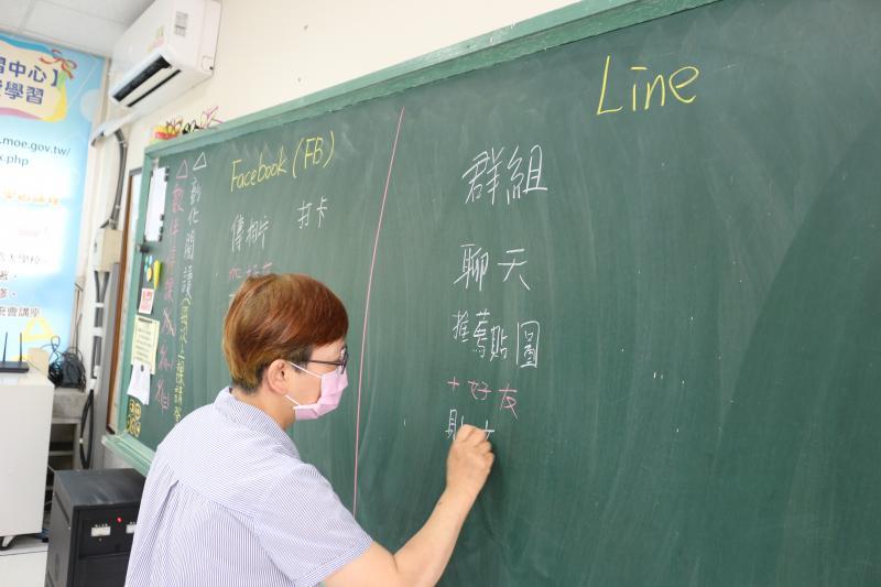 我知道答案好久沒寫黑板了回味一下