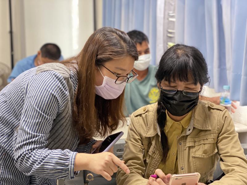 練習過程中，疑惑待輔團夥伴協助解惑。