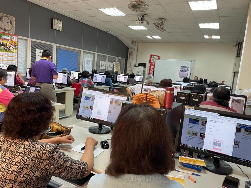 練習如何排版調整。才能做出滿意的故事書，練習複製轉移到三灣DOC的公用群組發稿印製。