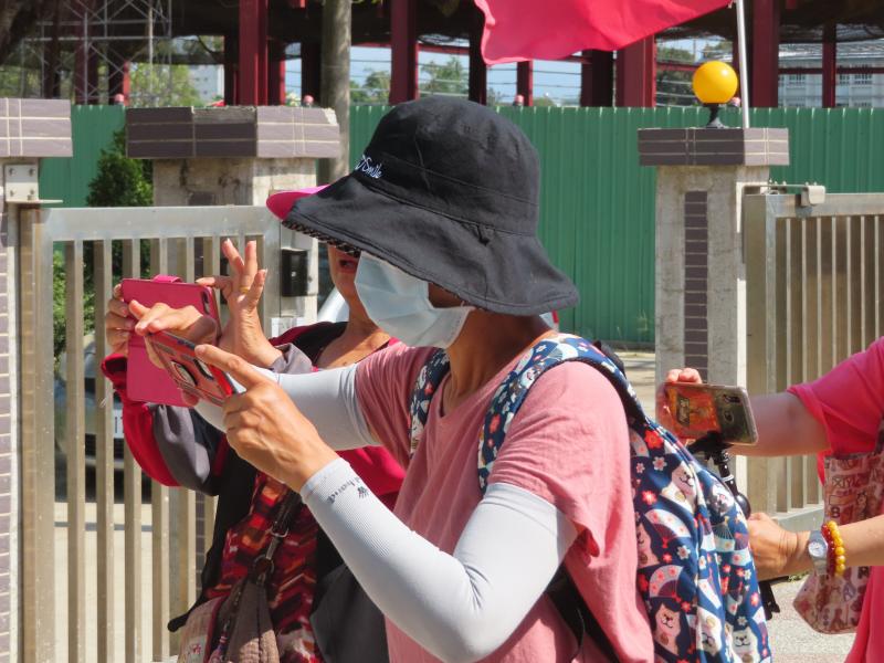 採活動側拍方式,呈現不同趣味!