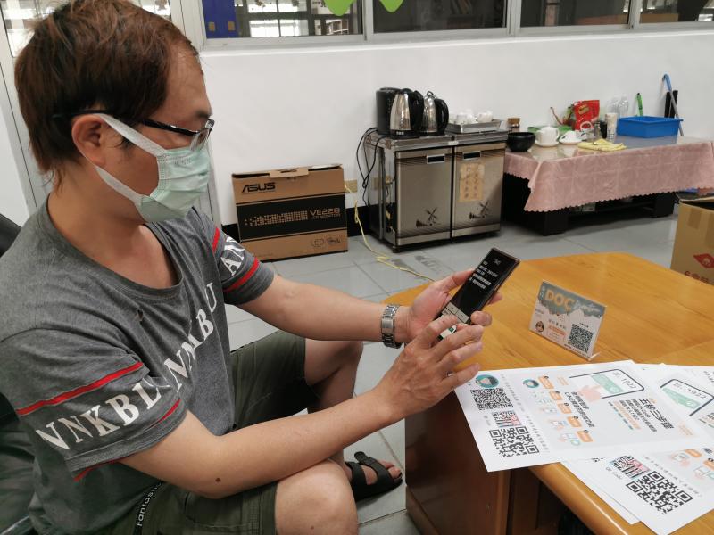 教學簡訊實聯制，學員試著自己操做看看掃描