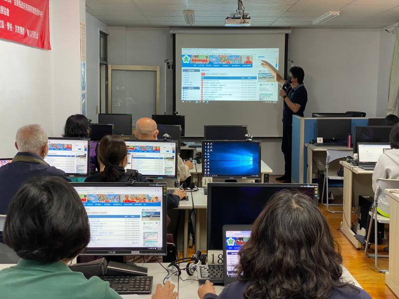 講師講解雷雕軟體FLUX下載及安裝方式