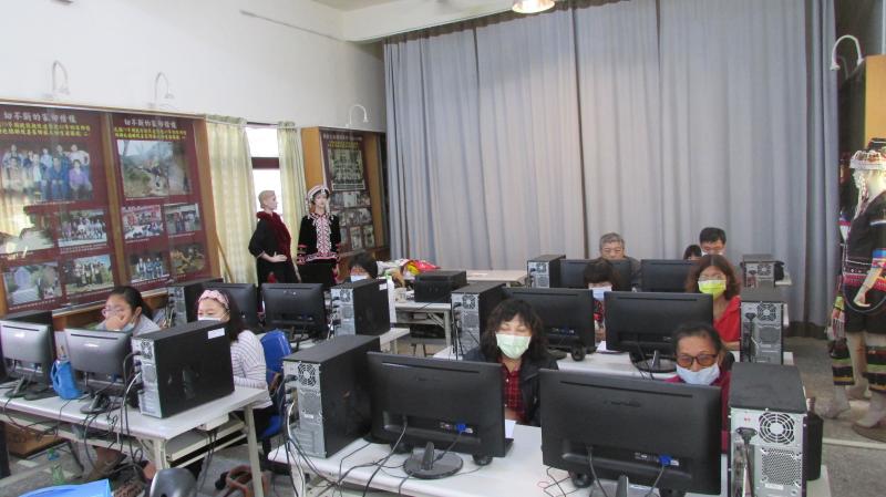 3/14一頁式網頁設計課程上課中~