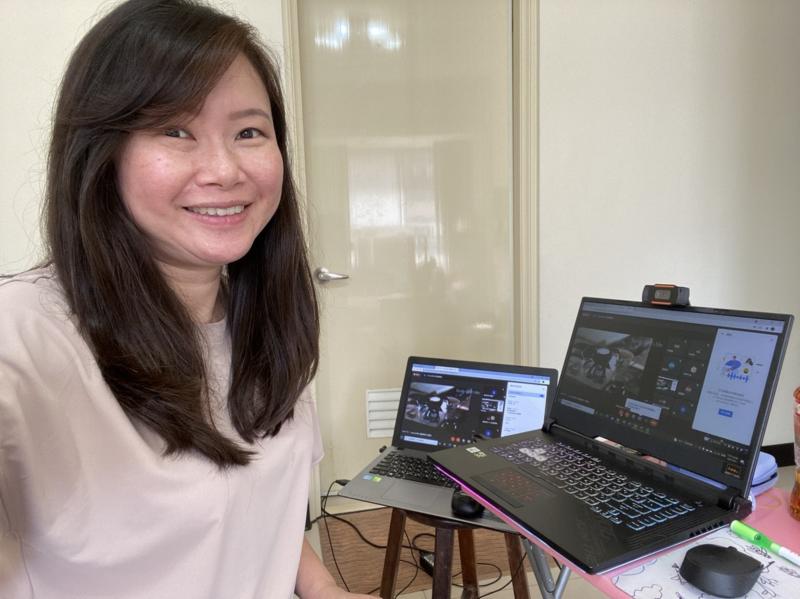 老師在家就能教學員們使用podcast