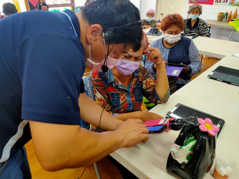 講師說明如何下載 Who