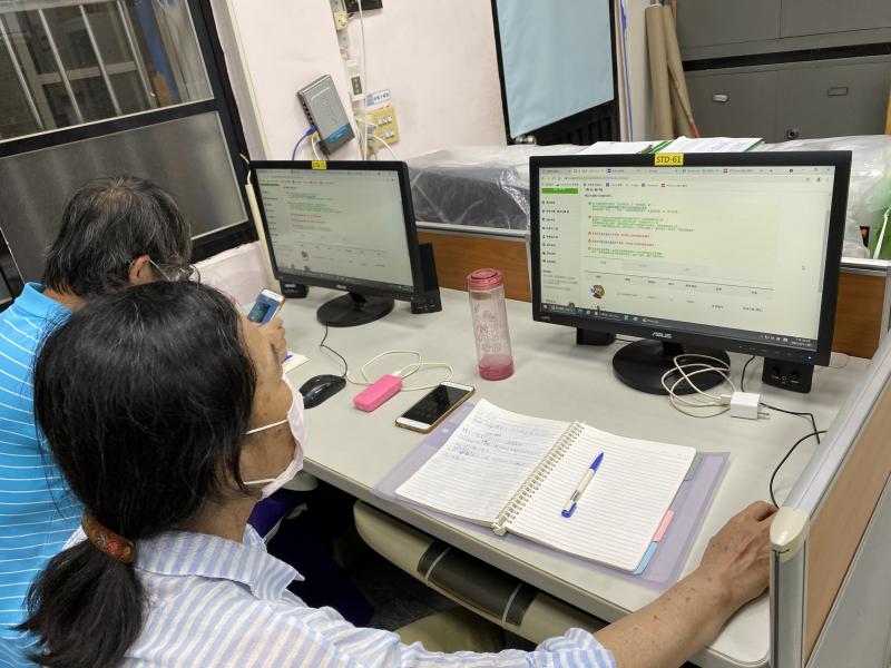 上架Line貼圖先完成註冊。