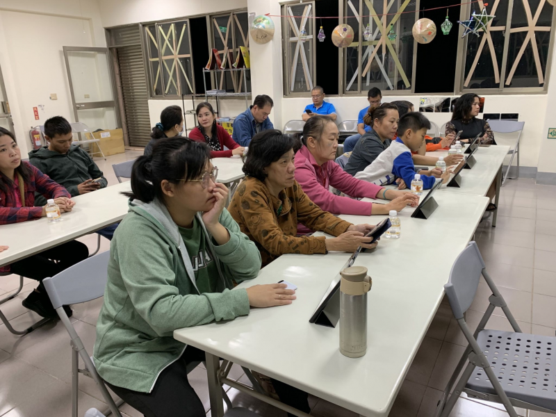 新住民姊妹們相約一起來上課。