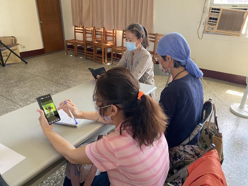 臺有機可可-阿廣，淑玉姐，因了解網路行銷圖文的重要性，從基礎的手機攝影學習，至最後的照片美化，一步一腳印的努力學習。