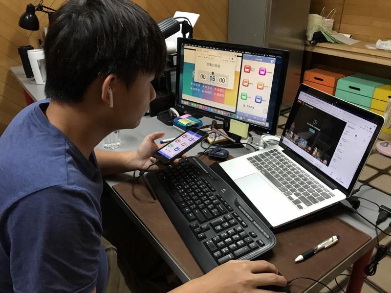 講師上課的畫面