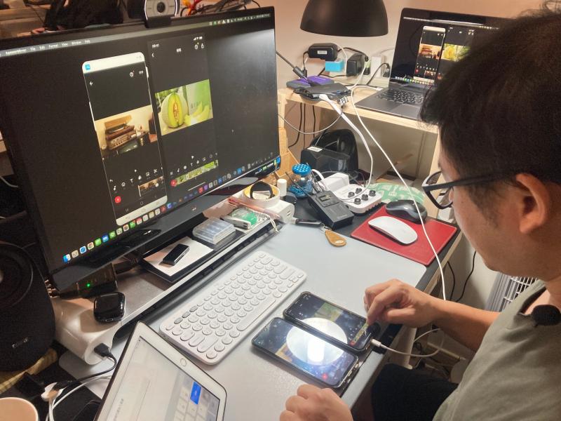 講師以Inshot APP指導學員影像剪輯