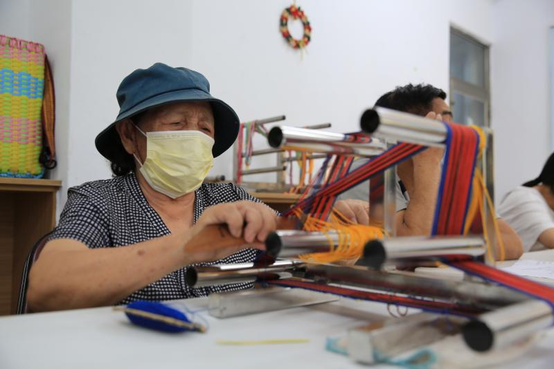 賽德克王秀英工藝師