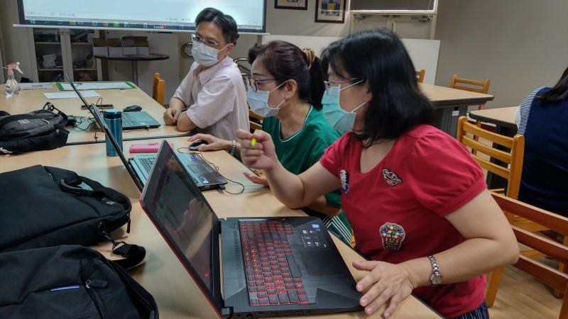 自帶筆電學習，互相討論，學習更優
