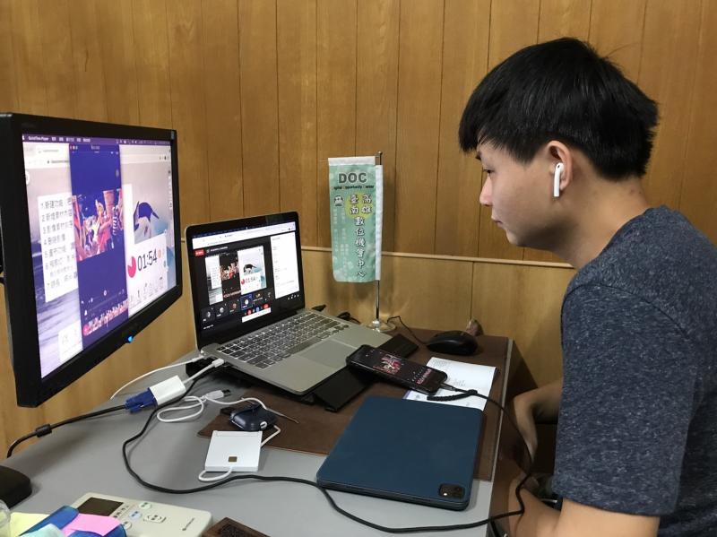 講師鍾啟榮老師線上上課實況
