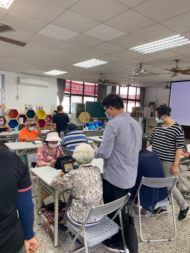 我滑，我滑。我滑滑滑