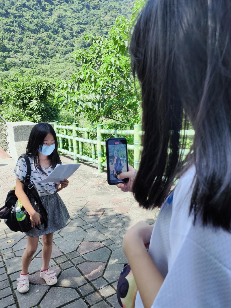 定點打卡與導覽解說
