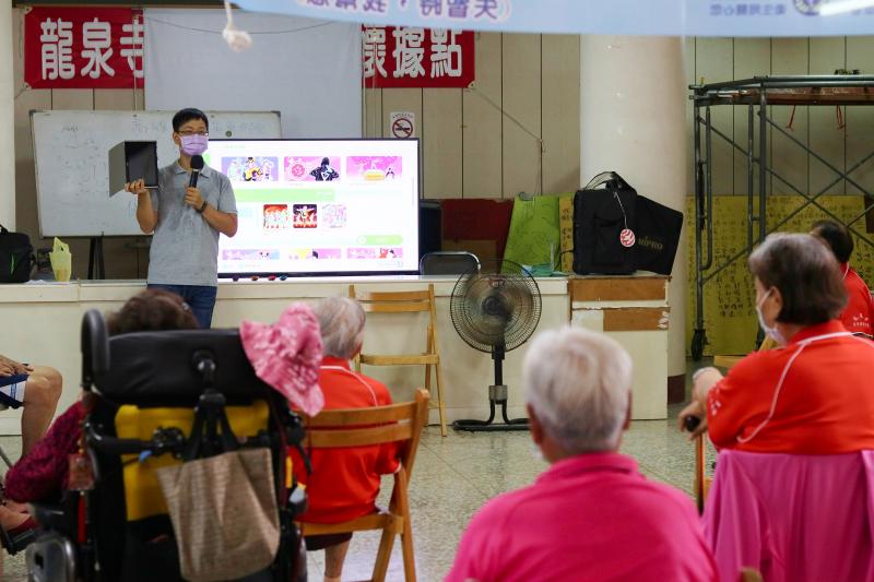 說明此堂課程內容，如何利用數位軟體來運動及了解平板如何使用
