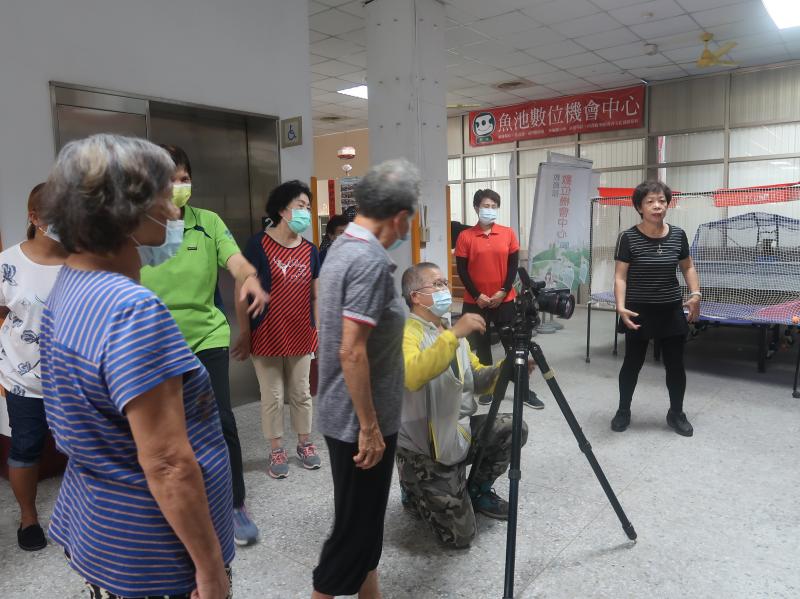 姊姊妹妹讓我們一起透過數位學，捕捉幸福e瞬間，享受幸福人生