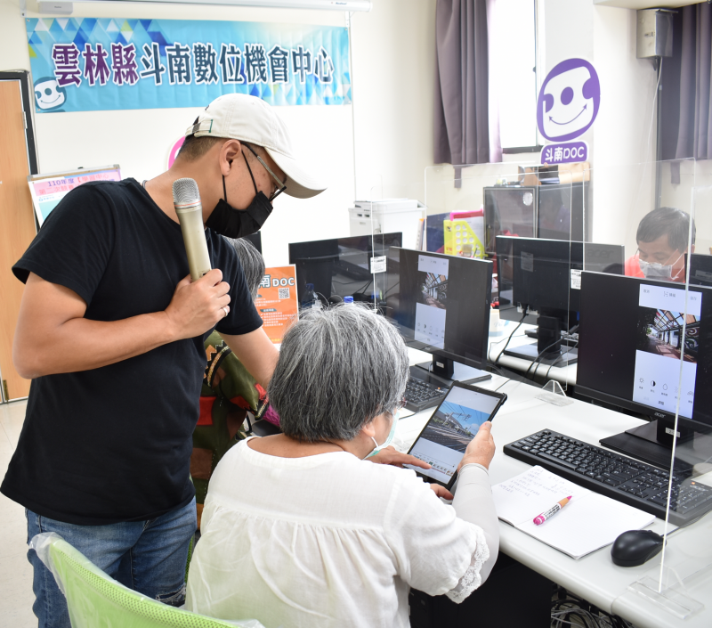 講師協助學員