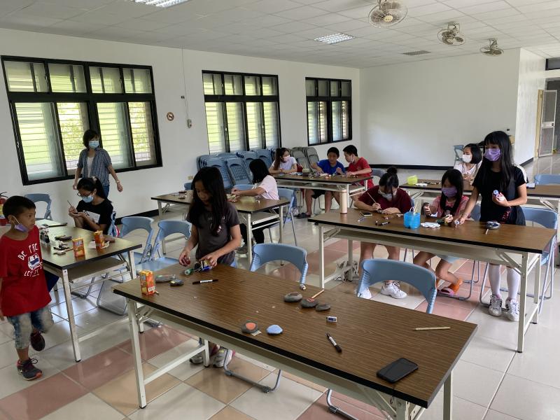 老師先帶學員認識定格動畫，一一拆解定格動畫的製作步驟。  配合這次的大主題：24節氣