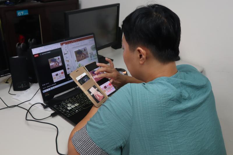 講師安琪視訊上課側拍