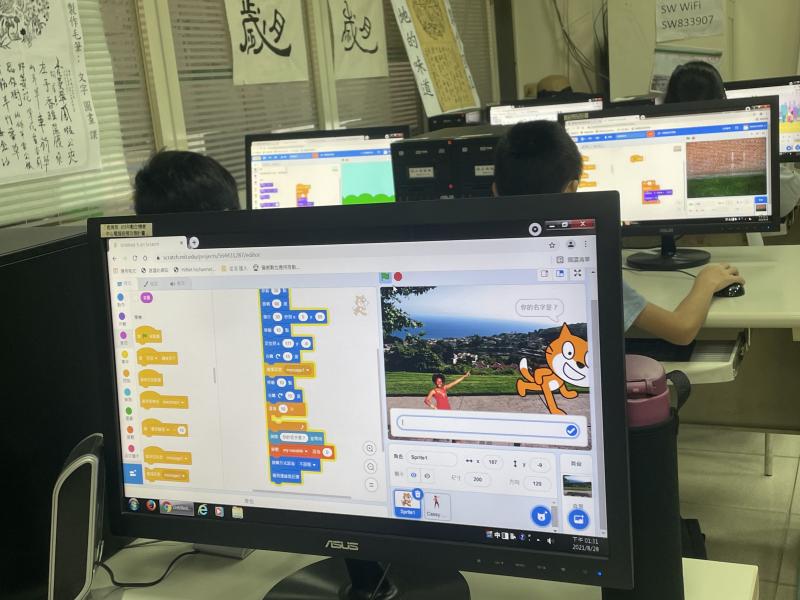 我們用自己的方式，呈現自我介紹作品。