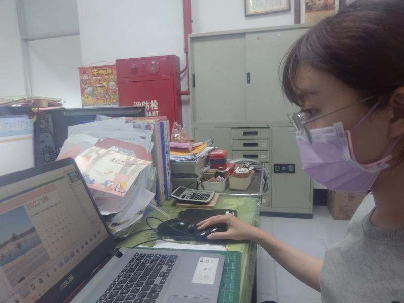 數位生活好幫手─桌曆設計講師側拍
