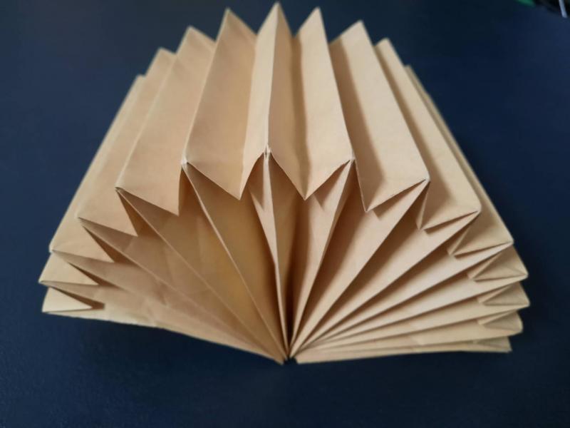 學員遇到製作書燈問題，拍照詢問講師