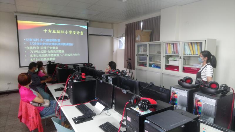 放映學員製作的十方儲蓄合作社參賽影像檔
