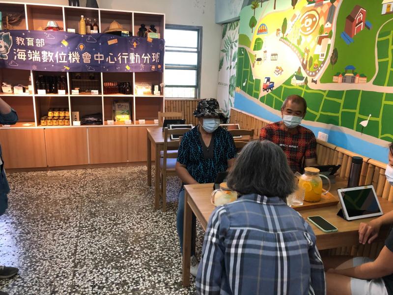 今天介紹一般會看到的行銷方式,也許是社群、或是line@,老師希望大家有更多的方式呈現自己的農產品,增加銷售量。