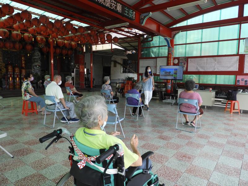 講師宣傳如何吃出健康跟運動的好處。