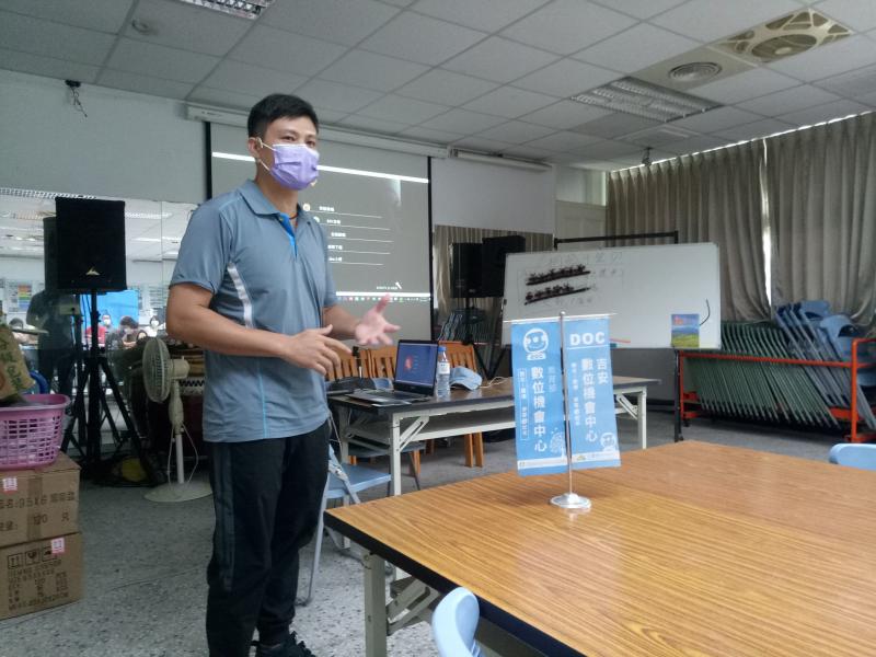 韓講師的教課神情