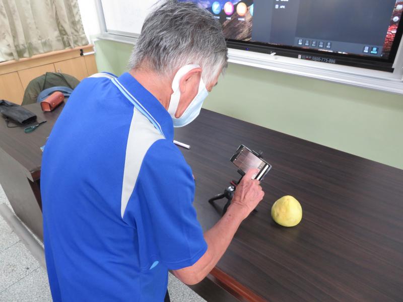學員已經可以自行操作並完成作品