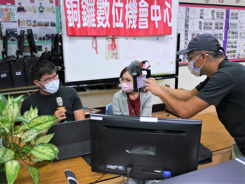 講師正在拍青農直撥談話