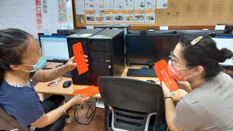 互相分享成果  大家很滿意自己的作品