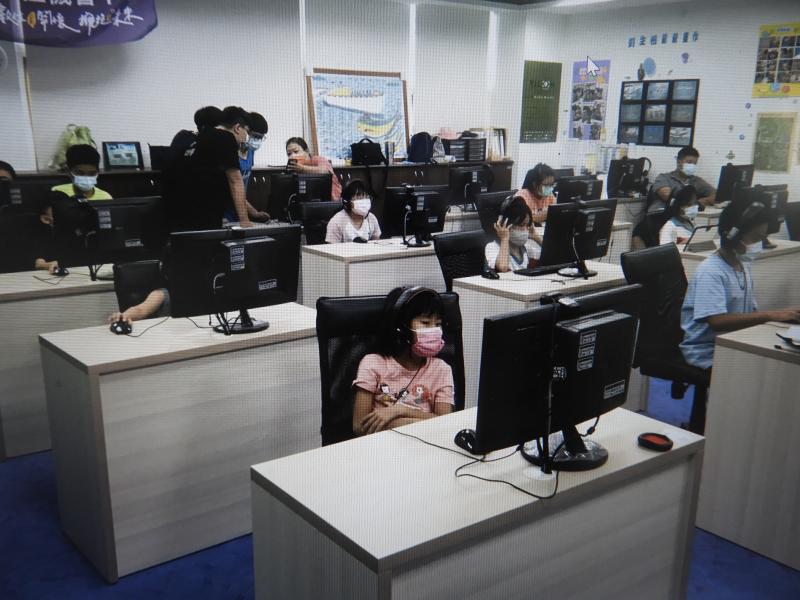 同學認真上課的樣子最美