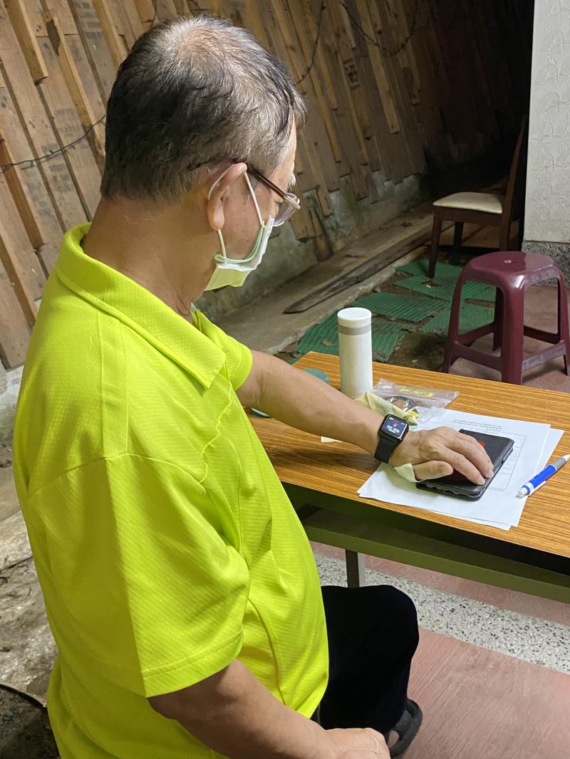 手機安裝智慧手環體驗。