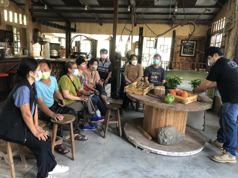 講師教學員如何拍攝時商品與素的擺放位置