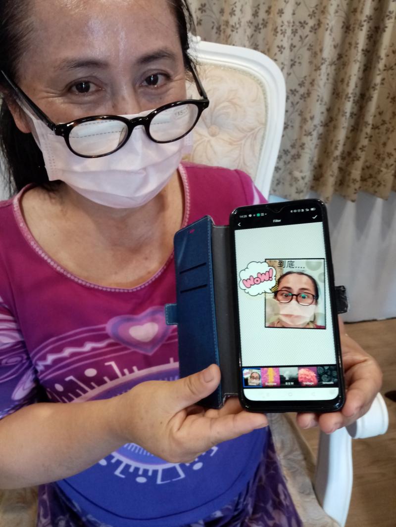完成後學員開心的與自己的作品合影