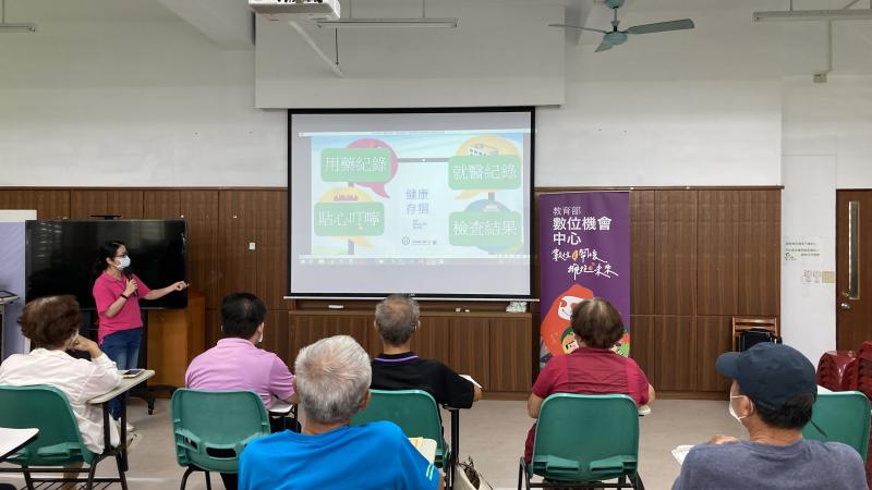 疫情減緩，學員很開心終於能上實體課程