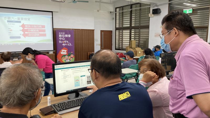 部分學員因手機無自己的網路、或者使用的是家人名下的手機，必須以電腦作綁訂